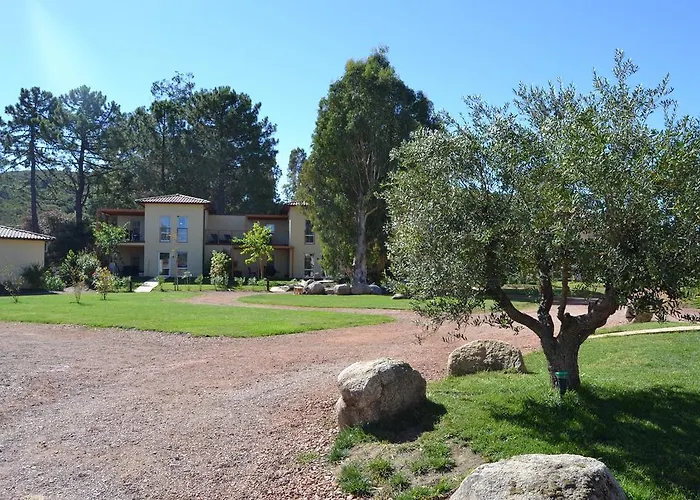 Marina Di Favona Favone